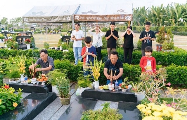 Lễ tạ mộ cuối năm như nghi thức cảm tạ gia chủ đến người đã khuất vì che chở cho con cháu