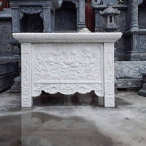 Bàn thờ đá trắng nguyên khối phù hợp tại các đền chùa có sân nhỏ