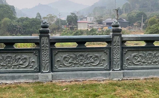 Hàng rào đá xanh rêu lắp đặt cho công trình nghĩa trang tại Hà Nam